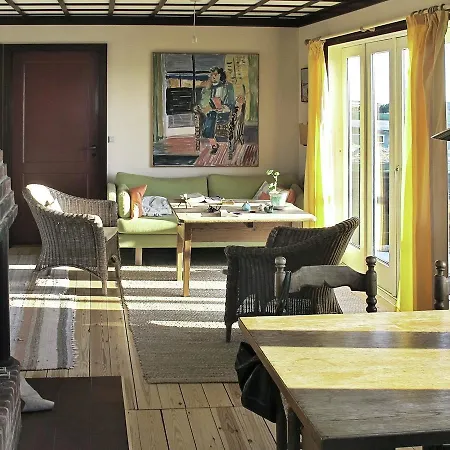 Two-bedroom Holiday In 11 Holiday home