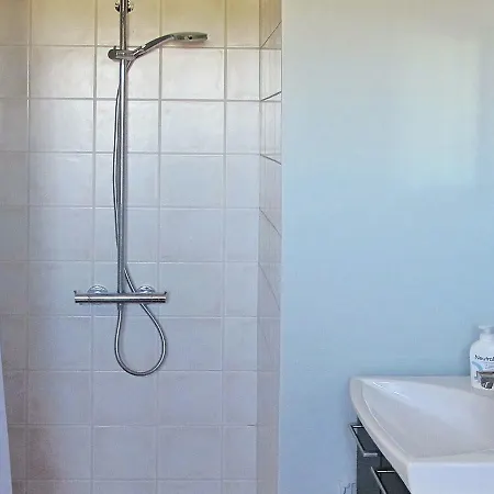 Two-bedroom Holiday In 11 Hébergement de vacances *